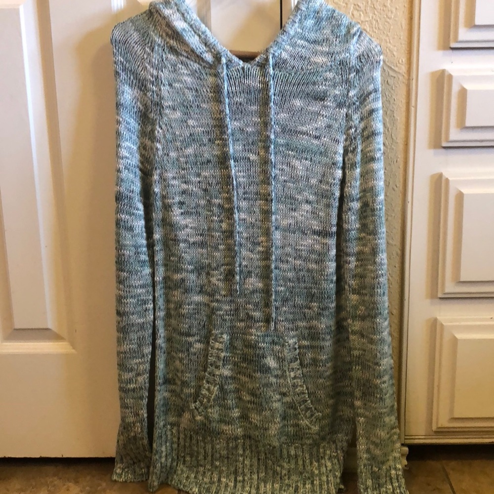 Oversized, knitted sweater
